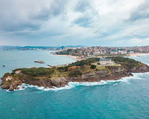 Santander desde Málaga, incl. vuelos, hotel y actividad