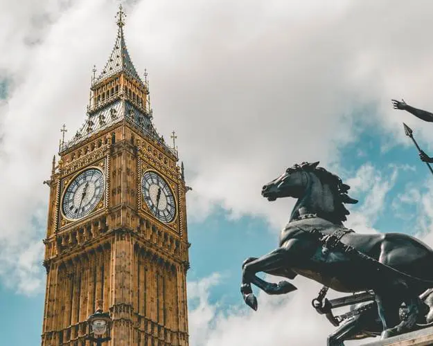 Descubre la historia de Londres y vuela desde Barcelona