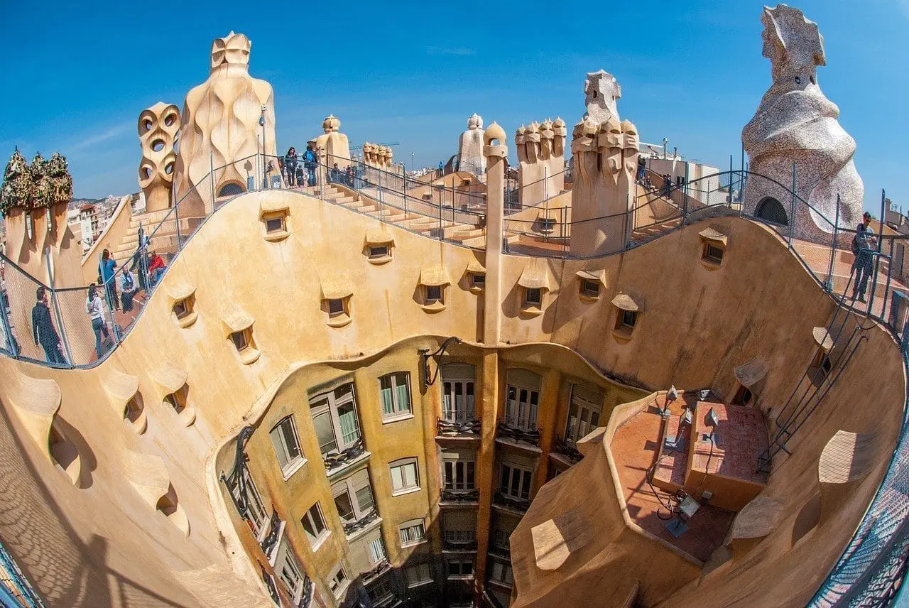 (1.) Gaudi Barcelona España España
