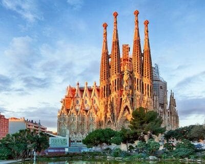 Viaja a la ciudad cultural de Barcelona, Incluido entradas a la Sagrada Familia