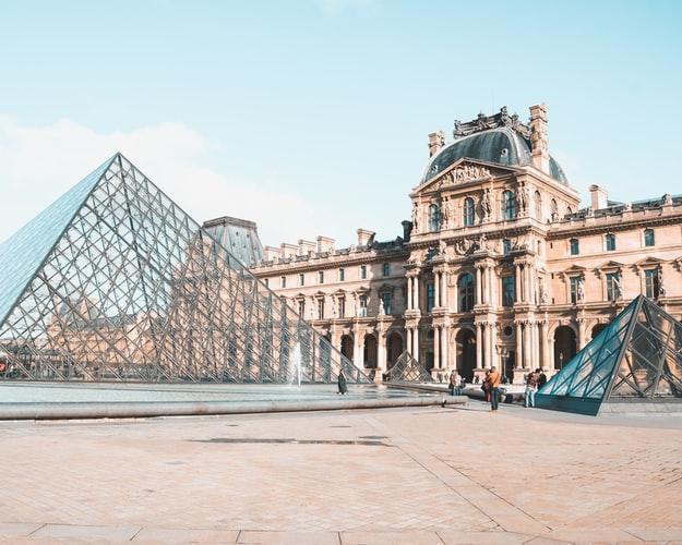 Viaje a París con un crucero panorámico por el Sena desde Barcelona