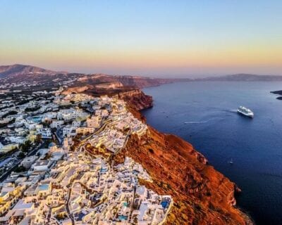 Viaje a Santorini, Grecia. Disfruta de Santorini con una excursión en barco!