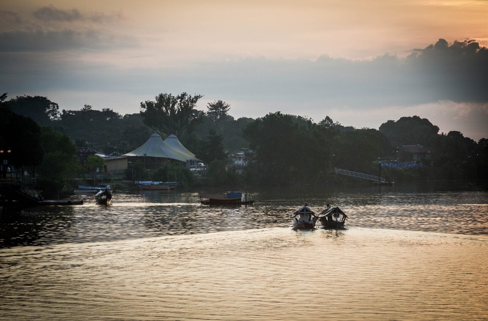 Viajes a Bintulu