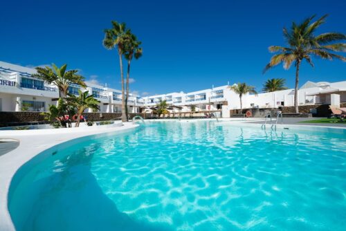 Disfruta de increíbles playas en Lanzarote desde Oviedo