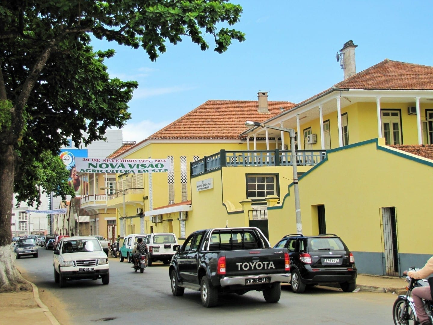 Calle en la ciudad de Sao Tome Santo Tomé y Príncipe