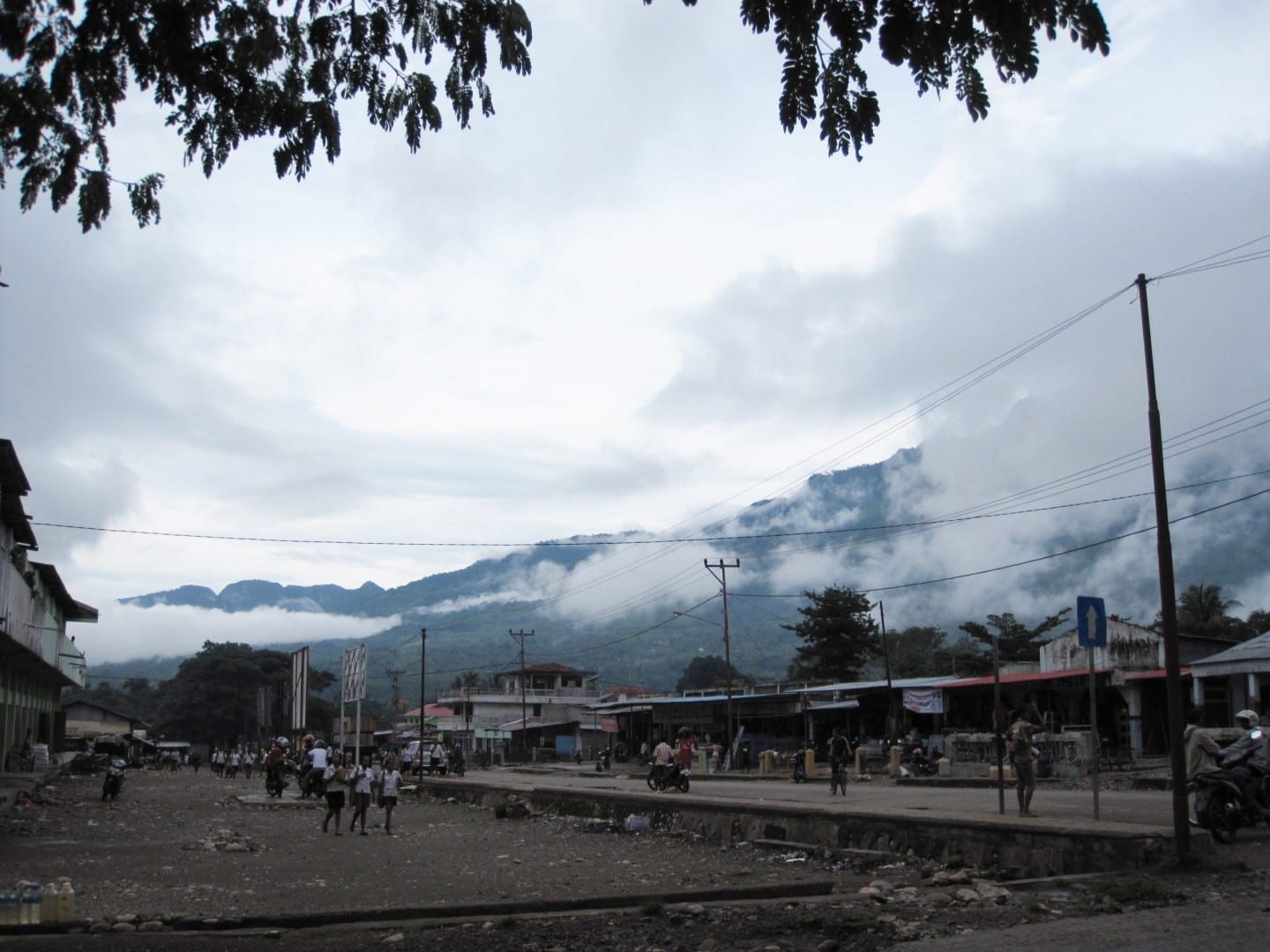 Calle principal y mercado de Maliana Timor Oriental