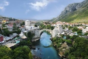 El famoso Stari Most fue bellamente restaurado. Bosnia y Herzegovina