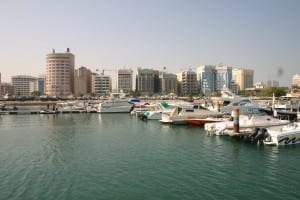 El horizonte de la ciudad de Manama Bahrein