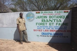 Entrada al Jardín Botánico de Bantia con su fundador Hampougouni Thiombiano Burkina Faso