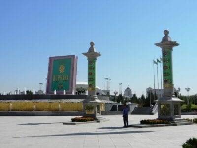 Escena callejera de Ashgabat Turkmenistán