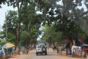 Escena callejera en Fada N'Gourma, cerca del mercado central Burkina Faso