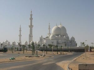 La Mezquita del Jeque Zayed, la mayor mezquita de los Emiratos Árabes Unidos. Emiratos Árabes Unidos