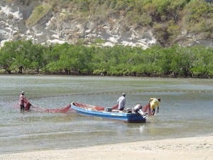 Los pescadores de la playa de Moya Comoras