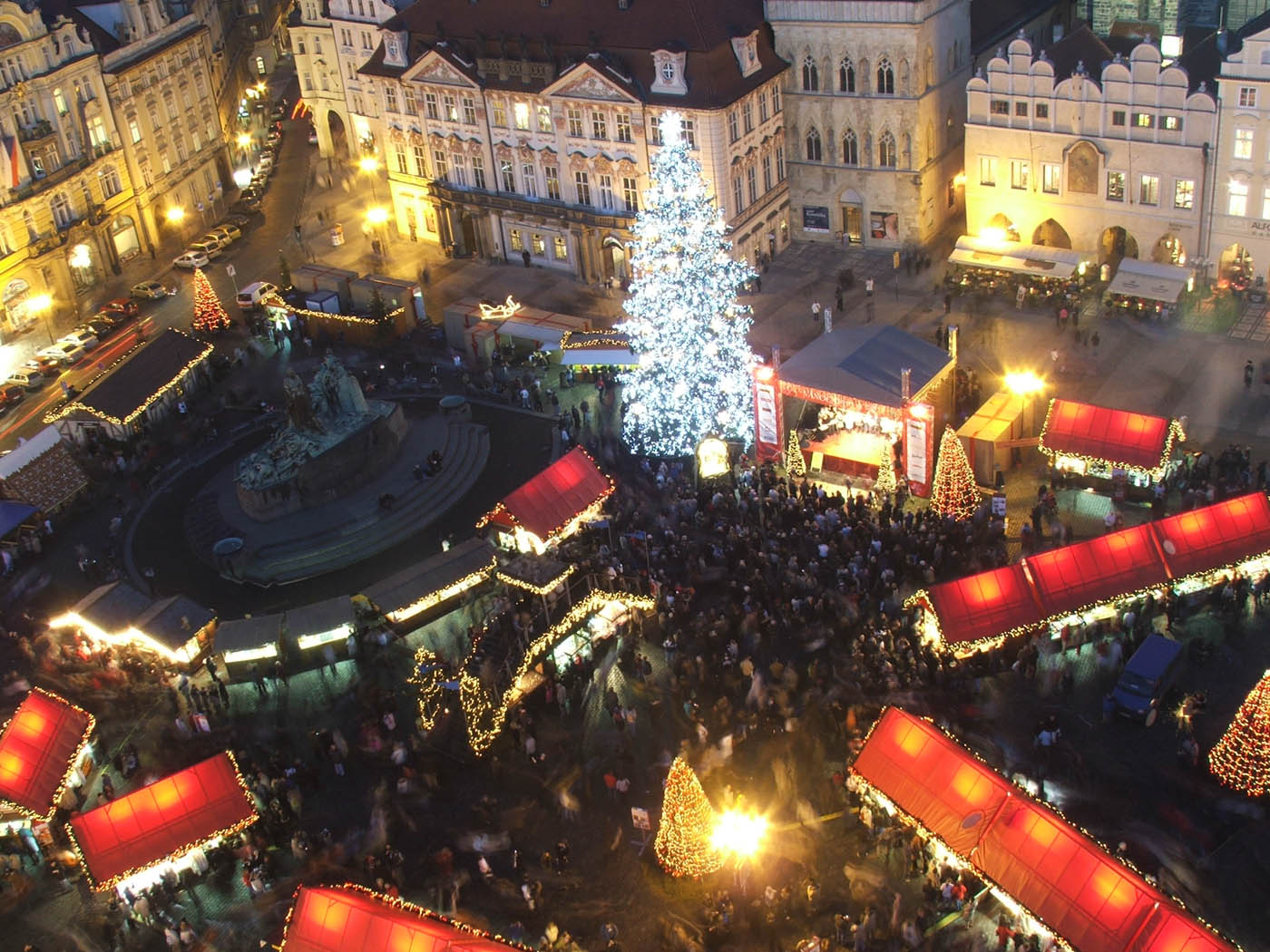 Mercado de Navidad por la noche República Checa