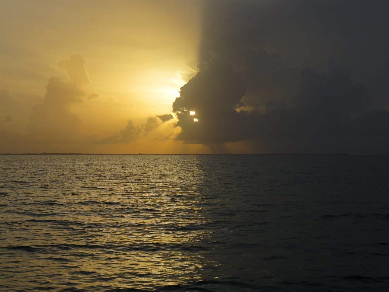 Puesta De Sol Islas Caimán Océano
