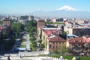 Vista del centro de Ereván desde las cascadas Armenia