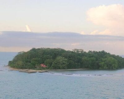 (3.) Isla Colón Panamá