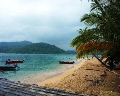 (1.) Isla Colón Panamá