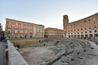 Anfiteatro romano en la Plaza S.Oronzo Lecce Italia