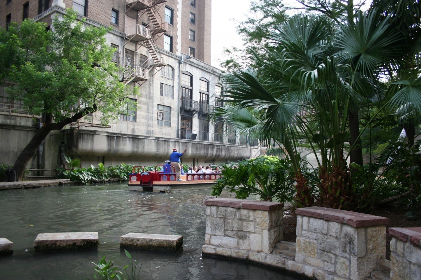 Barco de paseo por el río San Antonio (Texas) Estados Unidos
