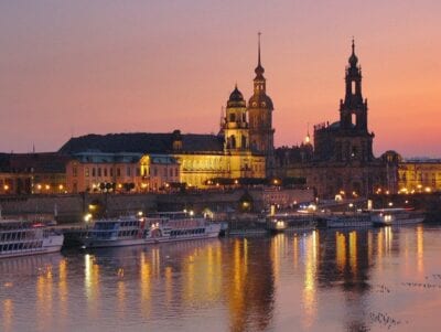 Dresden Noche Catedral Alemania