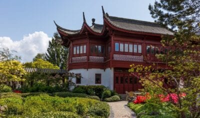 Edificio en el Jardín Chino, el Imperio Oculto Ming en el Hortus Haren Groninga Países Bajos