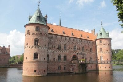 El castillo de Aegeskov Odense Dinamarca