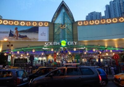 El centro comercial de South City, situado cerca de Jadavpur, es uno de los centros comerciales más grandes de Calcuta. Calcuta India