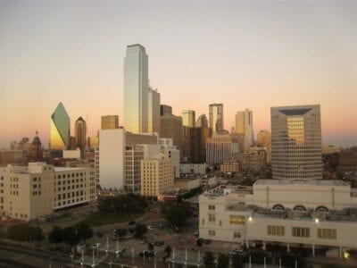 El centro de la ciudad en el crepúsculo Dallas Estados Unidos