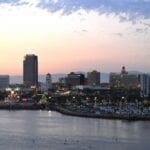 El centro de Long Beach al atardecer, visto desde el Queen Mary Long Beach CA Estados Unidos