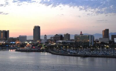 El centro de Long Beach al atardecer, visto desde el Queen Mary Long Beach CA Estados Unidos