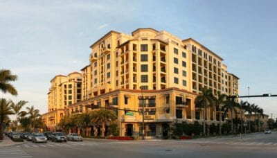 El edificio Art Deco en la intersección de Palmetto Park Rd. y Mizner Blvd. Boca Raton Estados Unidos