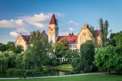 El edificio de la Facultad de Arquitectura de la Universidad Tecnológica de Wroclaw Breslavia Polonia