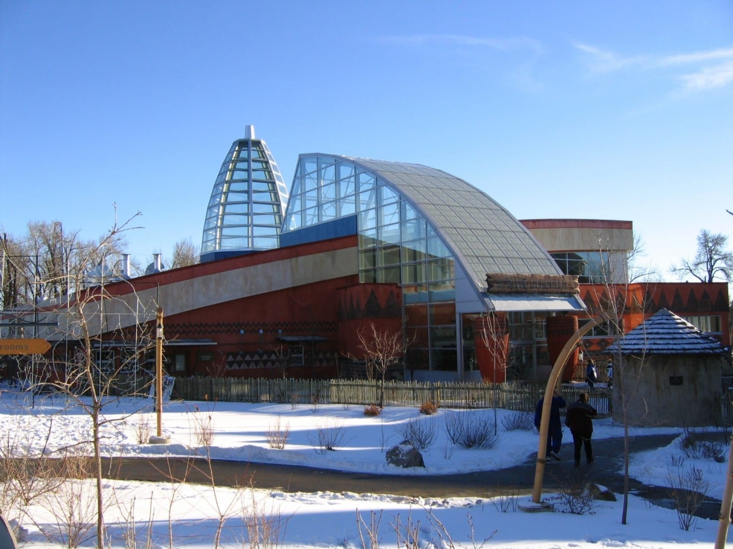 El edificio de la Sabana Africana en el zoológico de Calgary Calgary Canadá