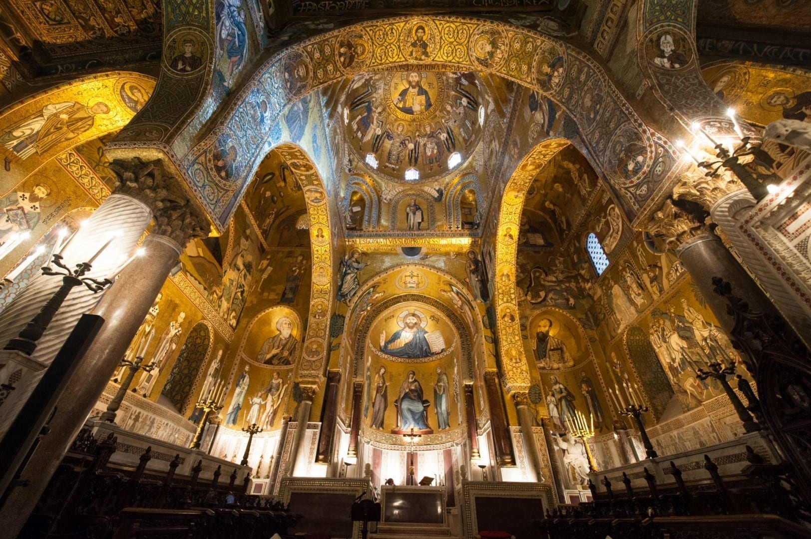 El interior de la cúpula de la Capilla Palatina Palermo, Sicilia Italia