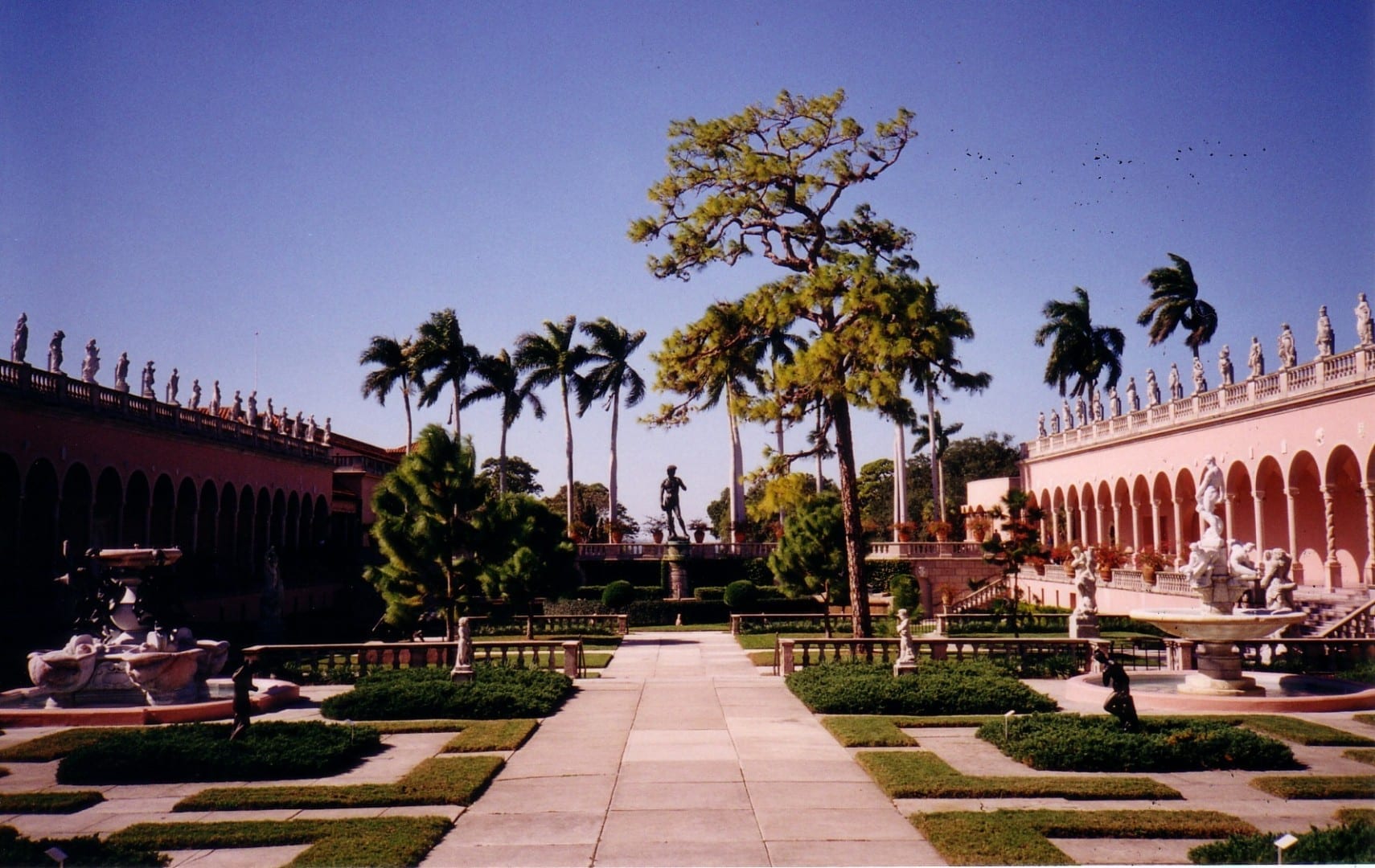 El jardín de la mansión Cà d'Zan Sarasota FL Estados Unidos