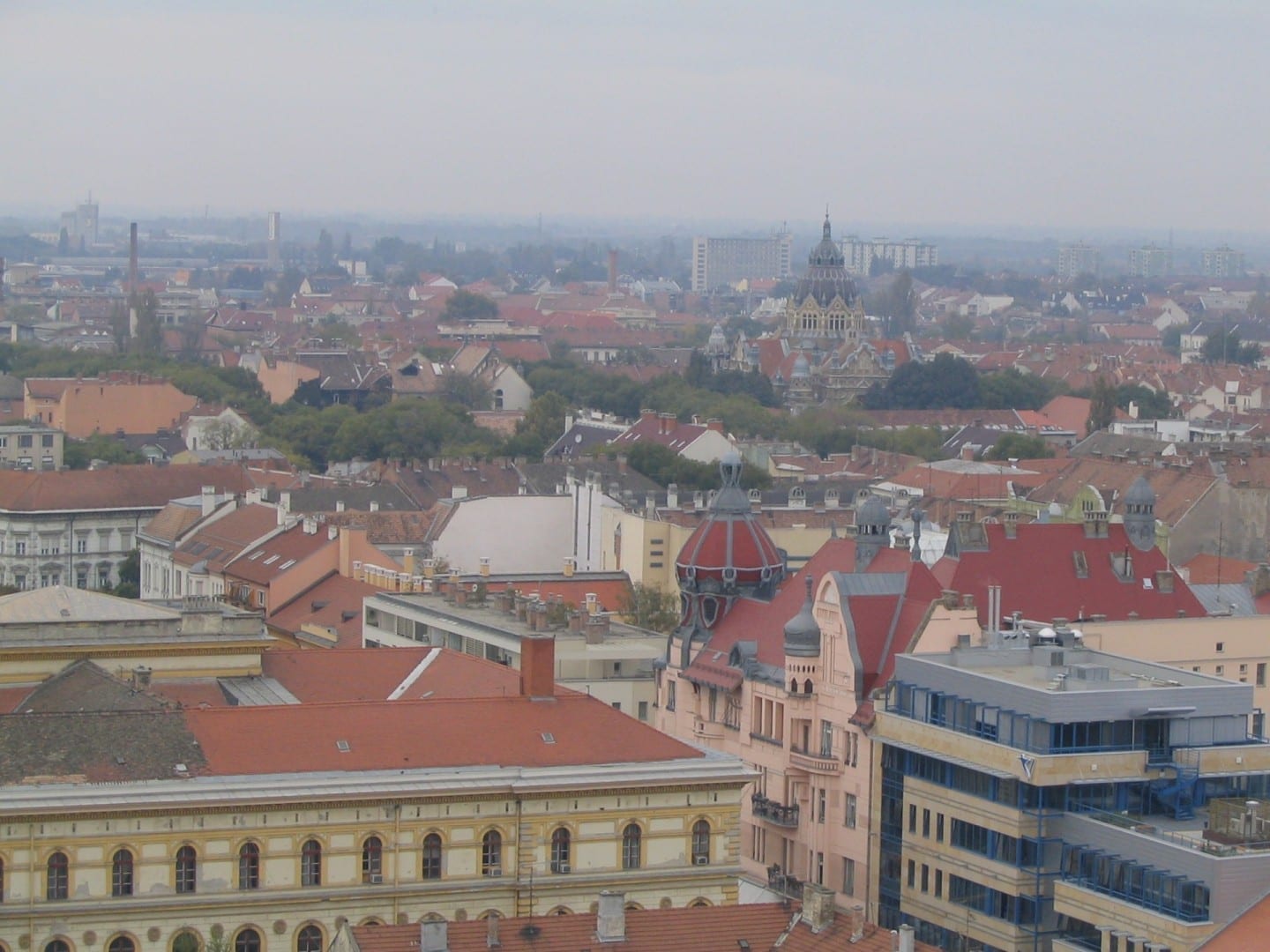 El paisaje de la ciudad de Szeged visto desde lo alto de la catedral Szeged Hungría