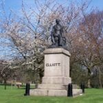 El poeta industrial Ebenezer Elliott fue un incansable defensor de la clase obrera en Sheffield y a nivel nacional. Aquí está su estatua en Weston Park Sheffield Reino Unido