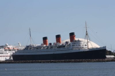 El RMS Queen Mary atracó en el puerto de Long Beach Long Beach CA Estados Unidos