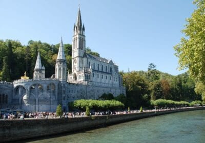 El Santuario de Nuestra Señora de Lourdes Lourdes Francia