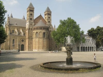 El Vrijthof y la Basílica de San Servacio Maastrich Países Bajos