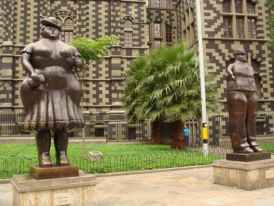 Esculturas de Botero fuera del Museo de Antioquia y el Palacio de la Cultura El Poblado (Medellín) Colombia