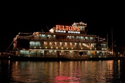 (4.) Iluminando la noche en Disney Springs Walt Disney World Resort FL Estados Unidos