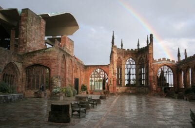 La antigua catedral de Coventry, conservada como una reliquia Coventry Reino Unido