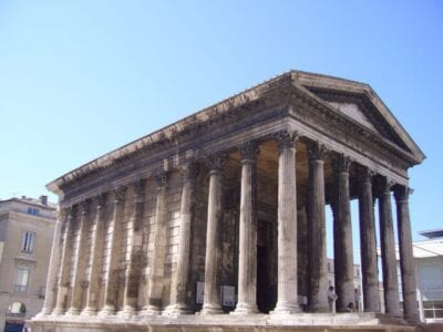 La Casa de la Plaza Nimes Francia