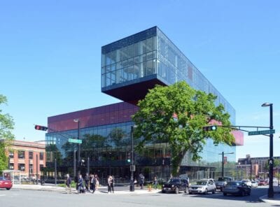 La nueva Biblioteca Central de Halifax. La azotea está abierta al público y ofrece unas vistas espectaculares tanto del puerto como de la colina. Halifax (Nueva Escocia) Canadá