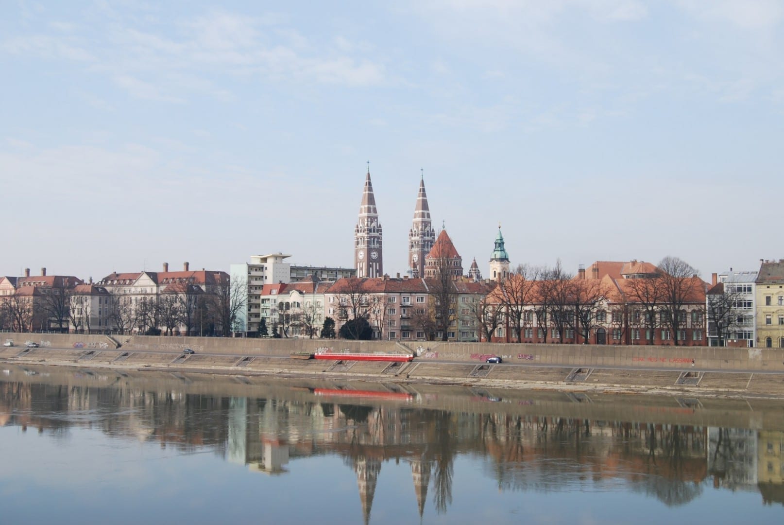 La ribera del río Tisza en Szeged Szeged Hungría