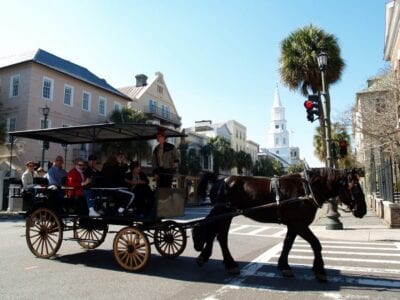 Los carruajes de caballos son una atracción popular Charleston SC Estados Unidos