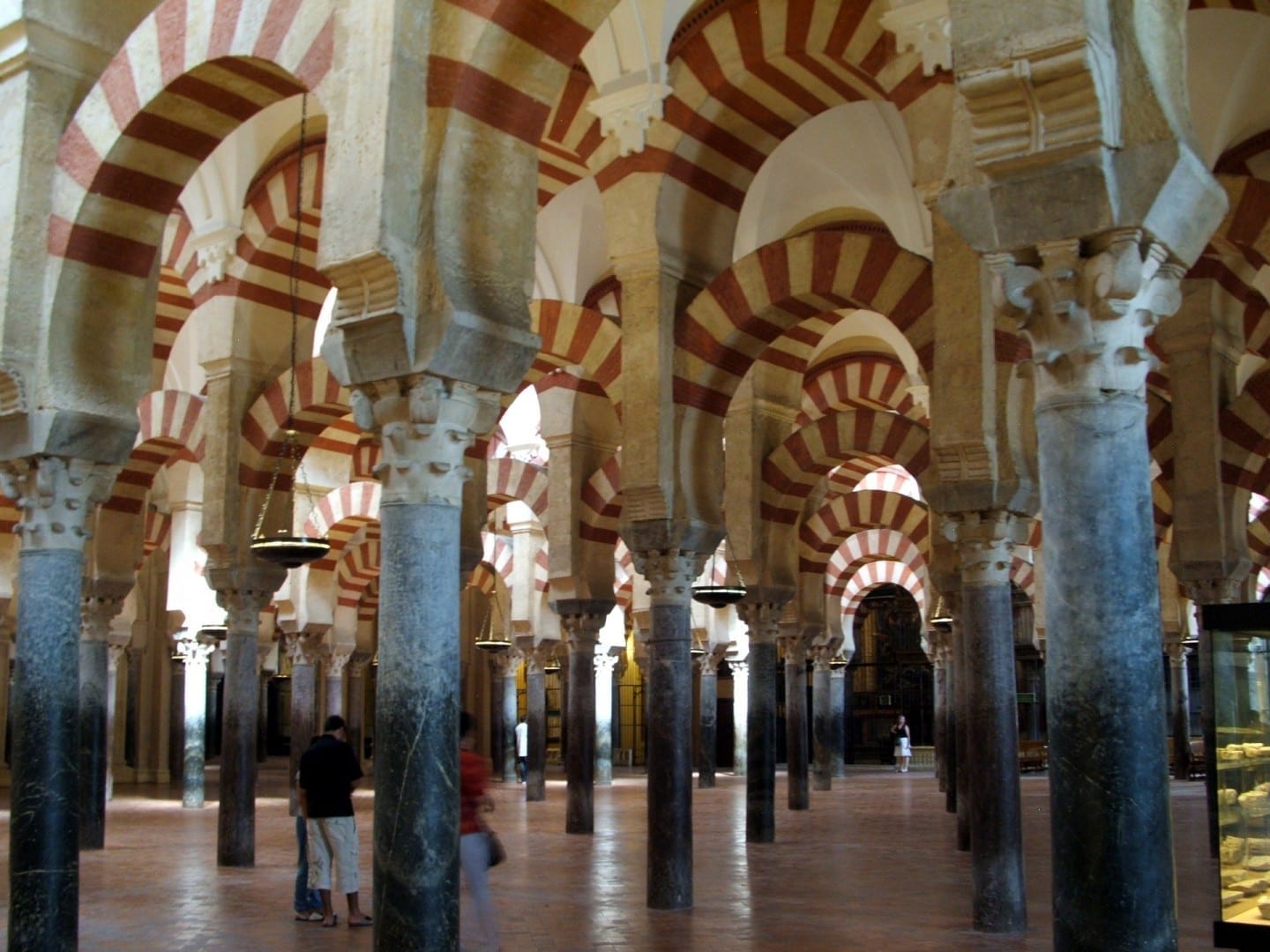 Los famosos arcos de la Mezquita Córdoba España
