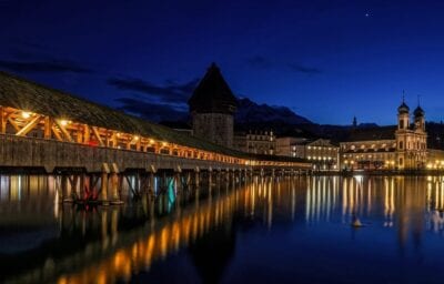 Lucerna Puente De La Capilla Históricamente Suiza